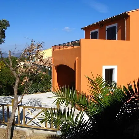 Quarante Quatre Villa