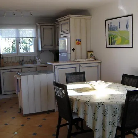 Quarante Quatre Villa *